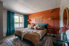 Pet Friendly Boho Condo with Pool--Fitness Center--Next to the Branson Landing--Close to Convention Center and Kanakuk